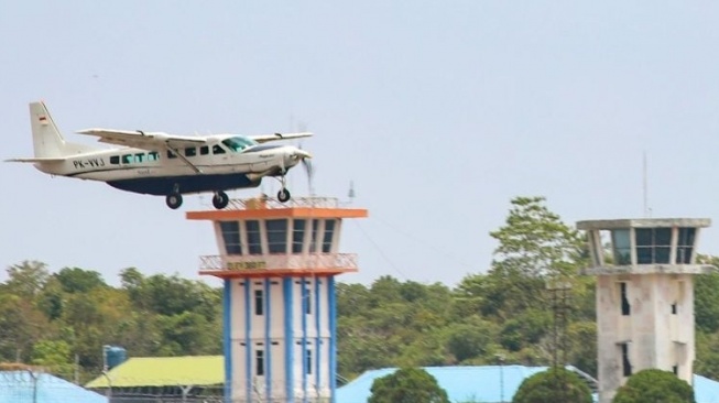 Pesawat Susi Air tujuan Banda Aceh-Sabang usai melakukan penerbangan perdana dan mendarat di Bandara Maimun Saleh, Kota Sabang, Aceh. [Dok.Antara]