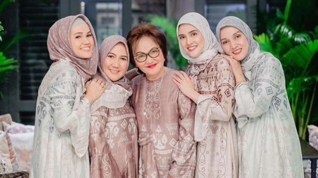 Potret Shandy Aulia Berhijab (Instagram/@shandyaulia)