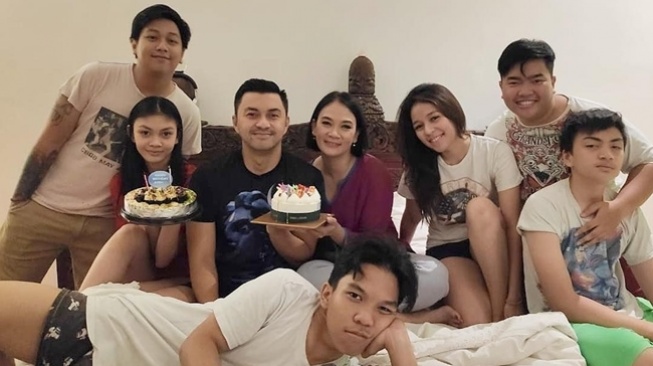 Pasangan Artis yang Adopsi Anak (instagram/@anjasmara)