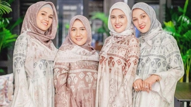 Potret Shandy Aulia Berhijab (Instagram/@shandyaulia)