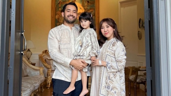 Pasangan Artis yang Adopsi Anak (instagram/@kikysaputrii)