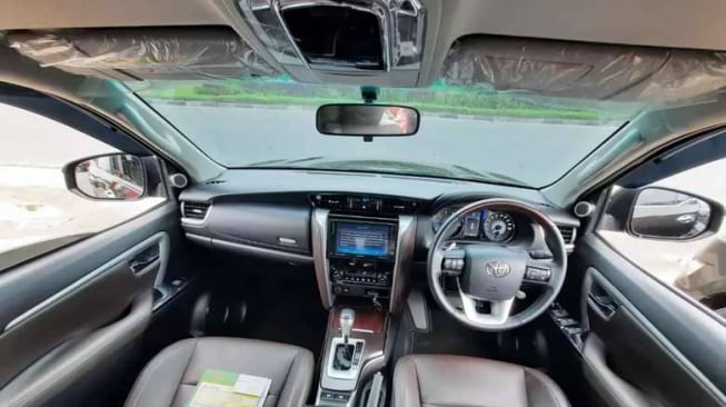 Mobil Mewah Toyota Fortuner yang Dikendarai Pendeta Gilbert. (Foto: Istimewa)