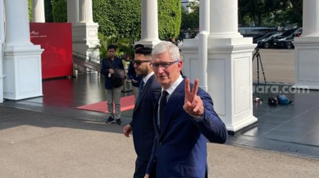 CEO Apple Tim Cook tiba di kompleks Istana Kepresidenan Jakarta. Rabu (17/4/2024). (Suara.com/Novian)