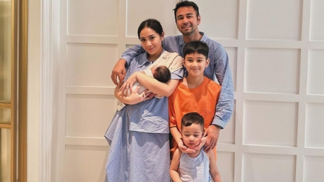 Potret Kedekatan Rafathar dan Rayyanza dengan Baby Lily, Ternyata Nagita Slavina Belum Dapat Izin Adopsi Dari Anak