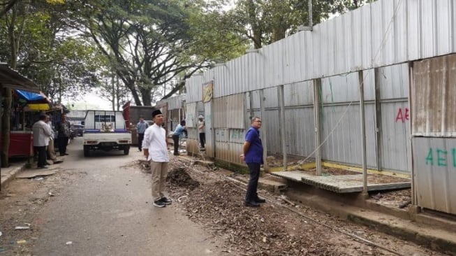 Pemkot Batu Mulai Bongkar Bangunan Bekas Pasar Relokasi di Kawasan Stadion Brantas