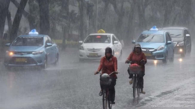 BMKG Sebut Jakarta dan Kota-kota Ini Bakal Diguyur Hujan, Waspada Petir!