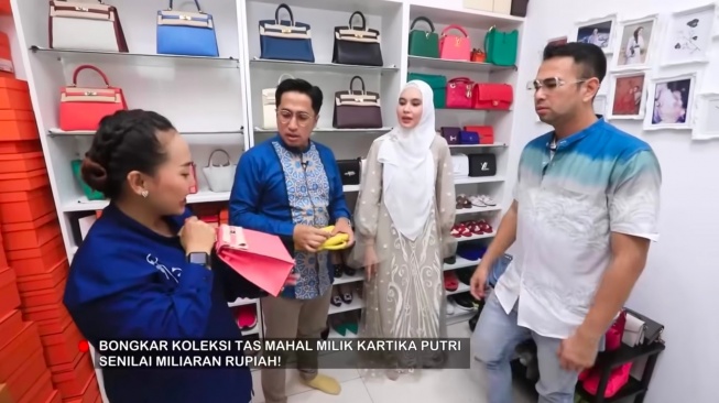 Kartika Putri Pamerkan Tas Branded Hermes Seharga Miliaran Rupiah (YouTube/Trans7)