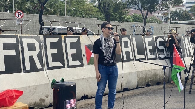 Bareng KontraS, Sejumlah Musisi Gelar Aksi Dukung Palestina Di Depan Kedubes AS