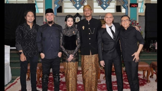 Anak Andra Ramadhan Nikah dengan Mas Kawin 4,2 Gram Emas, Ahmad Dhani Jadi Saksi