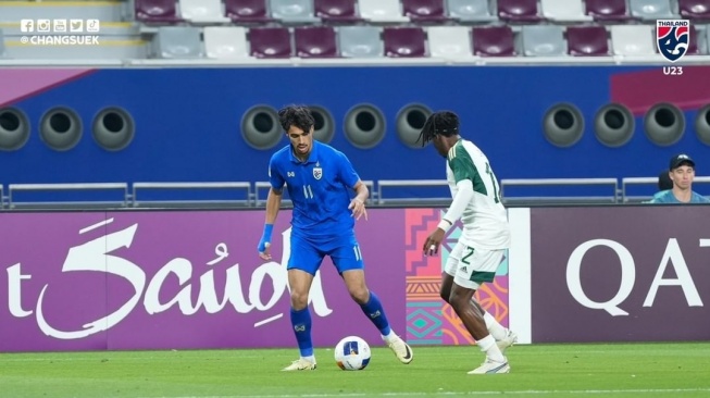 Duel Thailand U-23 vs Arab Saudi U-23 dalam matchday kedua Grup C Piala Asia U-23 2024 di Khalifa International Stadium, Al Rayyan, Qatar pada Jumat (19/3/2024) malam WIB. [Dok. Changsuek]