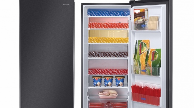 Sharp standing freezer tipe FJ-198A-HS. [Sharp Indonesia]