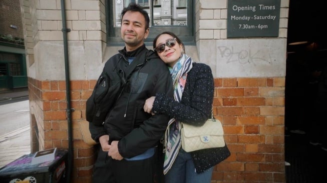 Potret Romantis Nagita Slavina dan Raffi Ahmad di London (Instagram)