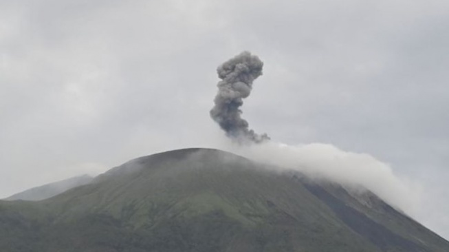 16 Kali Letusan Terjadi di Gunung Ile Lewotolok Kabupaten Lembata