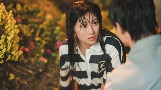 Spoiler 'Lovely Runner': Kim Hye Yoon Menangis, Masa Depan Tidak Berubah?