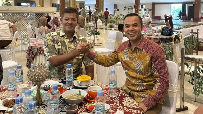 Dede Rohana dan Endang Efendi Tampak Mesra, Sinyal Berpasangan di Pilkada Cilegon 2024?