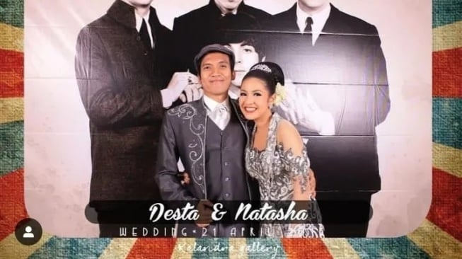 Postingan Desta Tiap Anniversary dengan Natasha Rizky (Instagram)