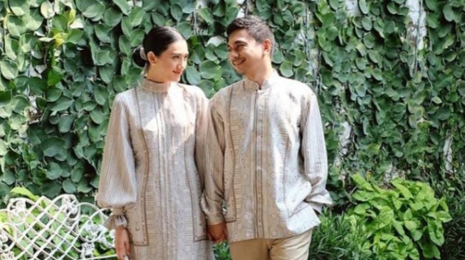 Potret Raditya Dika dan Anissa Aziza (Instagram/raditya_dika)