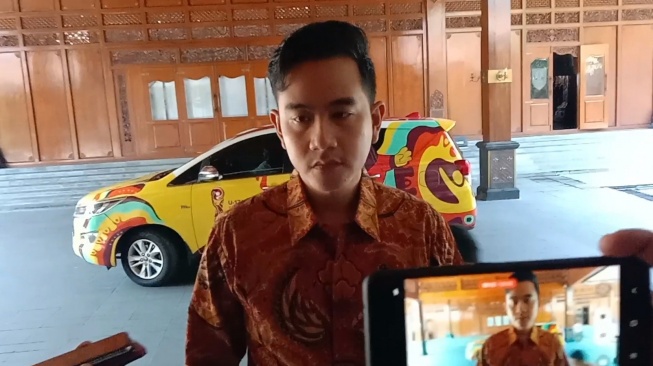 Jelang Putusan Mahkamah Konstitusi, Gibran Tetap Ngantor Seperti Biasa