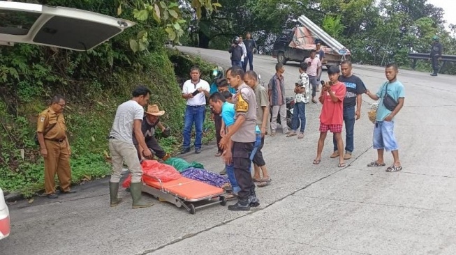 Kecelakaan Maut di Jalur Tengkorak Gekbrong Cianjur, Truk Teh Hantam Motor, Satu Orang Tewas