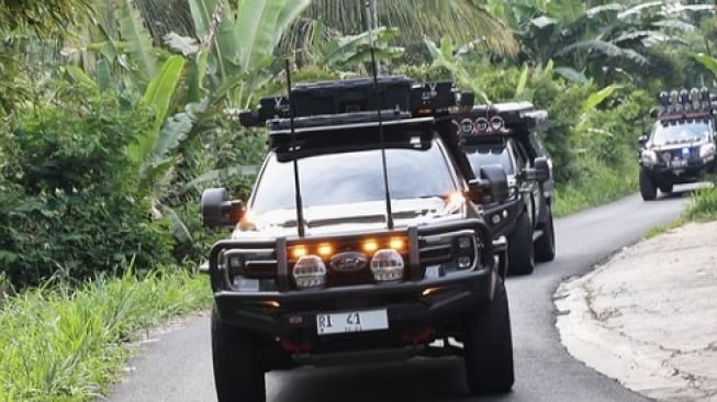 AHY saat melakukan blusukan di Cianjur menggunakan mobil senilai miliaran (Instagram.agusyudhoyono)