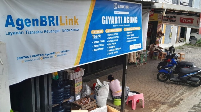 Toko sembako yang juga menjadi Agen BRILink, Giyarti Agung. [Suara.com/Budi Arista Romadhoni]