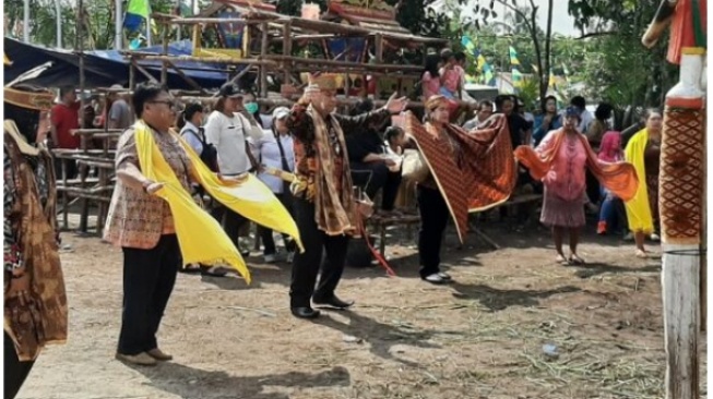 Tahapan Upacara Tiwah, dari Cari Bahan-bahan Hingga Perjamuan Besar