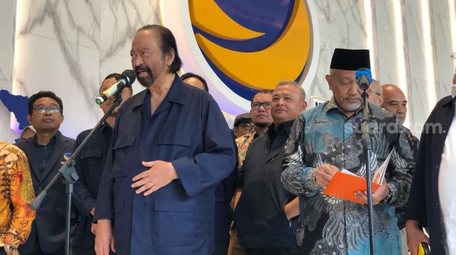 Ketum Partai NasDem Surya Paloh dan Presiden PKS Ahmad Syaikhu di NasDem Tower, Jakarta. (Suara.com/Bagaskara)