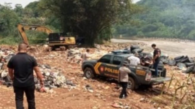 20 Ton Sampah Ilegal dari BSD Dibuang Sembarangan di Bantaran Sungai Cisadane