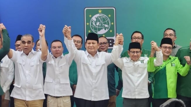 Presiden terpilih Prabowo Subianto menyambangi Kantor DPP PKB, disambut Ketum Muhaimin Iskandar dan jajaran elitenya, Rabu (24/4/2024). [Suara.com/Fakhri]