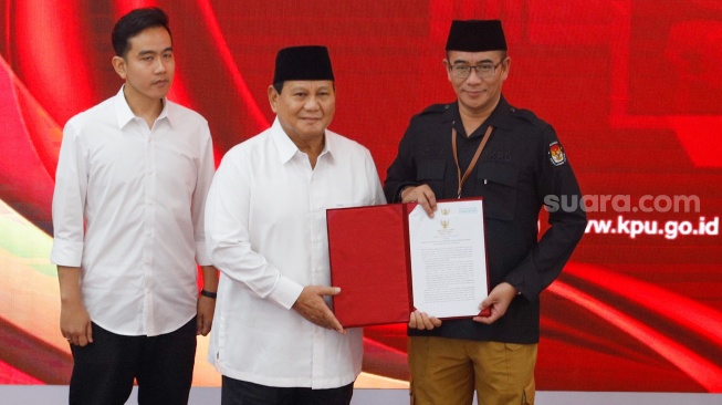 Prabowo ke Anies-Muhaimin: Saya Pernah di Posisi Anda, Saya Tahu Senyuman Anda Berat Sekali