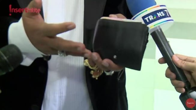 Dompet Hotman Paris. (YouTube/insertlive)