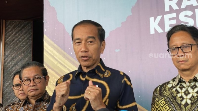 Jokowi Bakal Beri Gibran dan Bobby Penghargaan, Ini Syarat Menerima Satyalencana