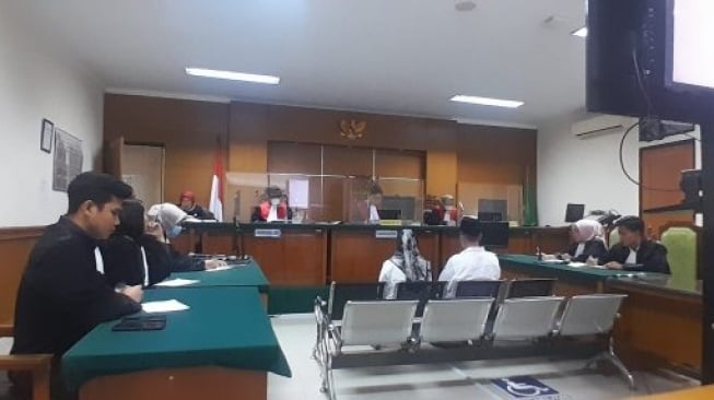 Eksepsi Kades Pagelaran dan Suami yang Peras Pengusaha Tambak Rp310 Juta Ditolak