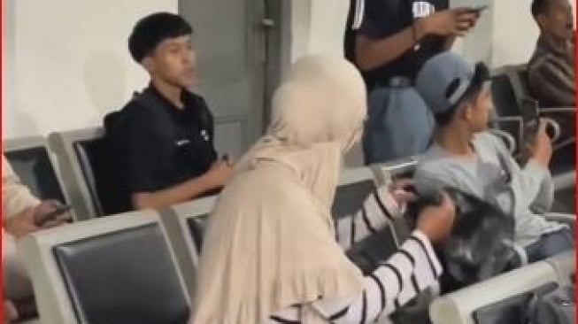 Keberadaan Emak-emak Pemarah Ini Dipantau Warganet, Jangan Sampai Masuk Kotamu