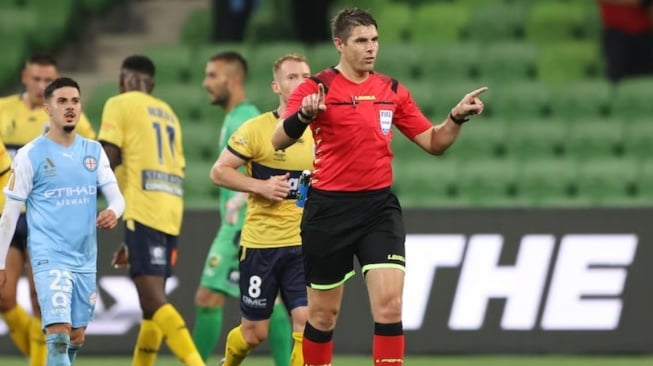 Wasit Korsel vs Timnas Indonesia U-23 Shaun Evans Pernah Hampir Dipecat Gegara Ini