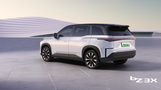 Mobil listrik Toyota bZ3X diluncurkan di arena Beijing Auto Show 2024, Kamis (25/4/2024). [Dok Toyota]