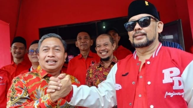 Siap Bersaing dengan Syafrudin, Subadri Ushuludin Ambil Formulir Bakal Calon Wali Kota Serang