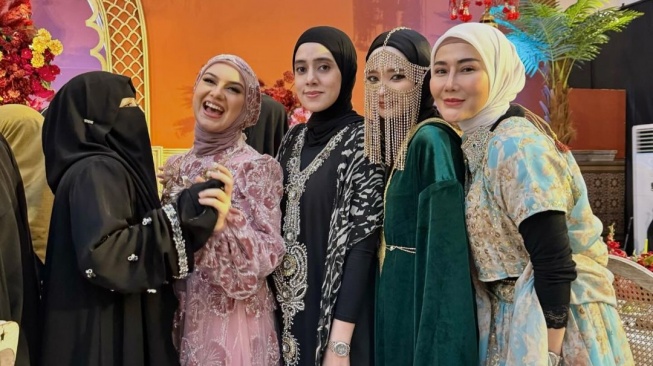 Dandanan Inara Rusli di Ultah Irish Bella (Instagram/@mommy_starla)