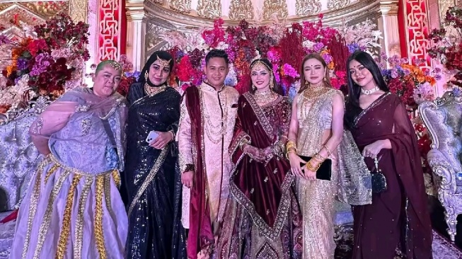 Lady Rara dan Melly Lee hadiri pesta nikah Putri Isnari (TikTok)