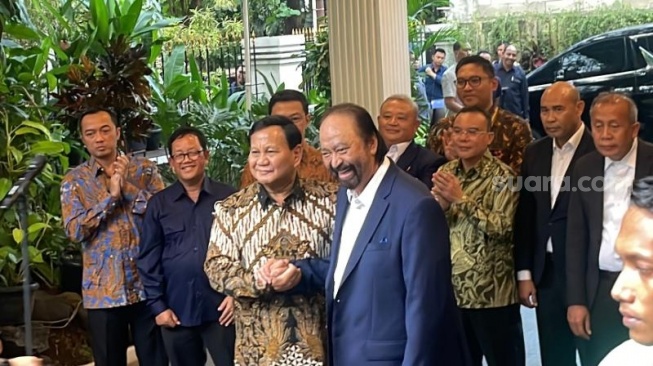 Pertemuan presiden terpilih Prabowo Subianto dengan Ketua Umum Partai NasDem Surya Paloh di kediamannya di Jalan Kertanegara, Jakarta Selatan, Kamis (25/4/2024). (Suara.com/Novian)