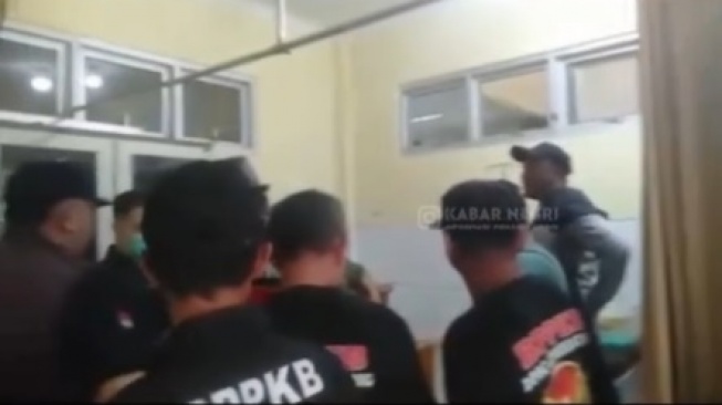 Oknum Ormas Intimidasi Petugas Puskesmas yang Diduga Lambat Layani Pasien jadi Sorotan: Yang Geruduk Otaknya Sakit Tuh