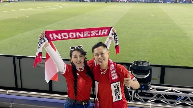 Fitri Carlina Jorjoran Nonton Timnas U23 di Qatar, Gaji Suami Sebagai Pilot Langsung Jadi Sorotan