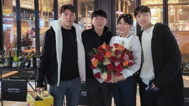 5 Potret Istri Shin Tae Yong, yang Masih Terlihat Cantik Meski Anak Sudah Dewasa