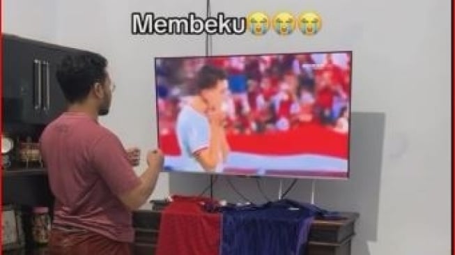 Supporter Timnas Indonesia Nonton Piala Asia U-23, Sujud Sampai Gendong-gendongan