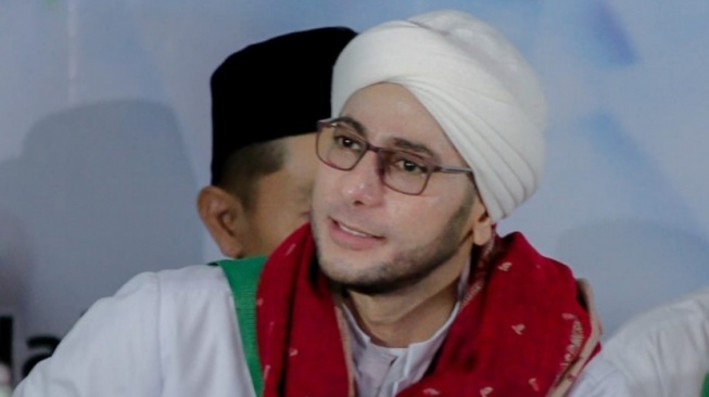 5 Potret Habib Muhammad Syahab yang Sempat Disangka Guru Ngaji Issa Anak Nikita Willy, Memang Terkenal di Kalangan Artis