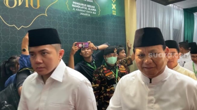 Presiden terpilih, Prabowo Subianto tiba di kantor Pengurus Besar Nahdlatul Ulama (PBNU), Jakarta Pusat, Minggu (28/4/2024). (Suara.com/Novian)