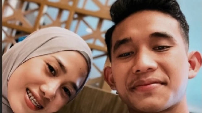 Rizky Ridho dan kekasih. (TikTok)