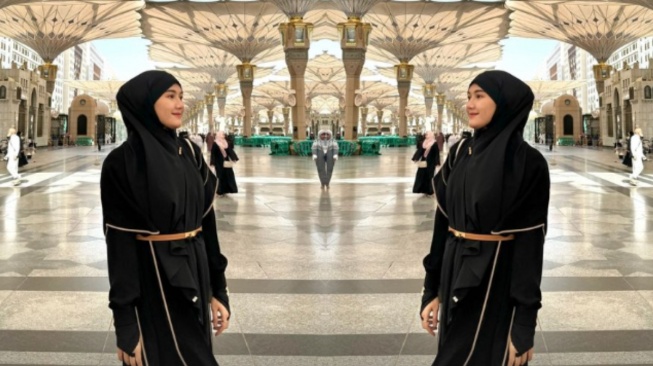 Eriana Gudono umrah. (Instagram/@erinagudono)