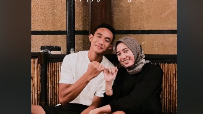 Rizky Ridho dan kekasih. (TikTok)