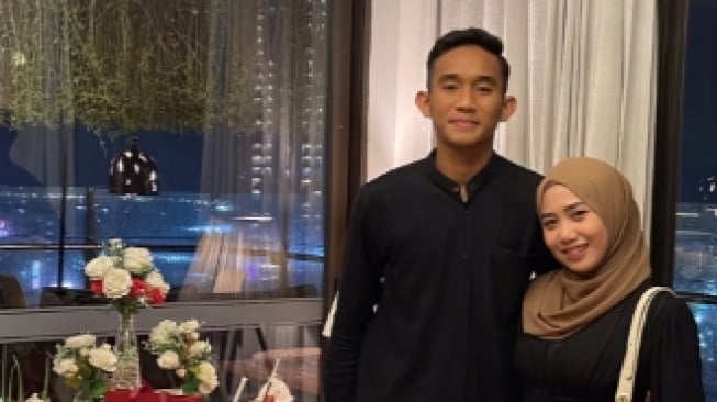 Rizky Ridho dan kekasih. (TikTok)